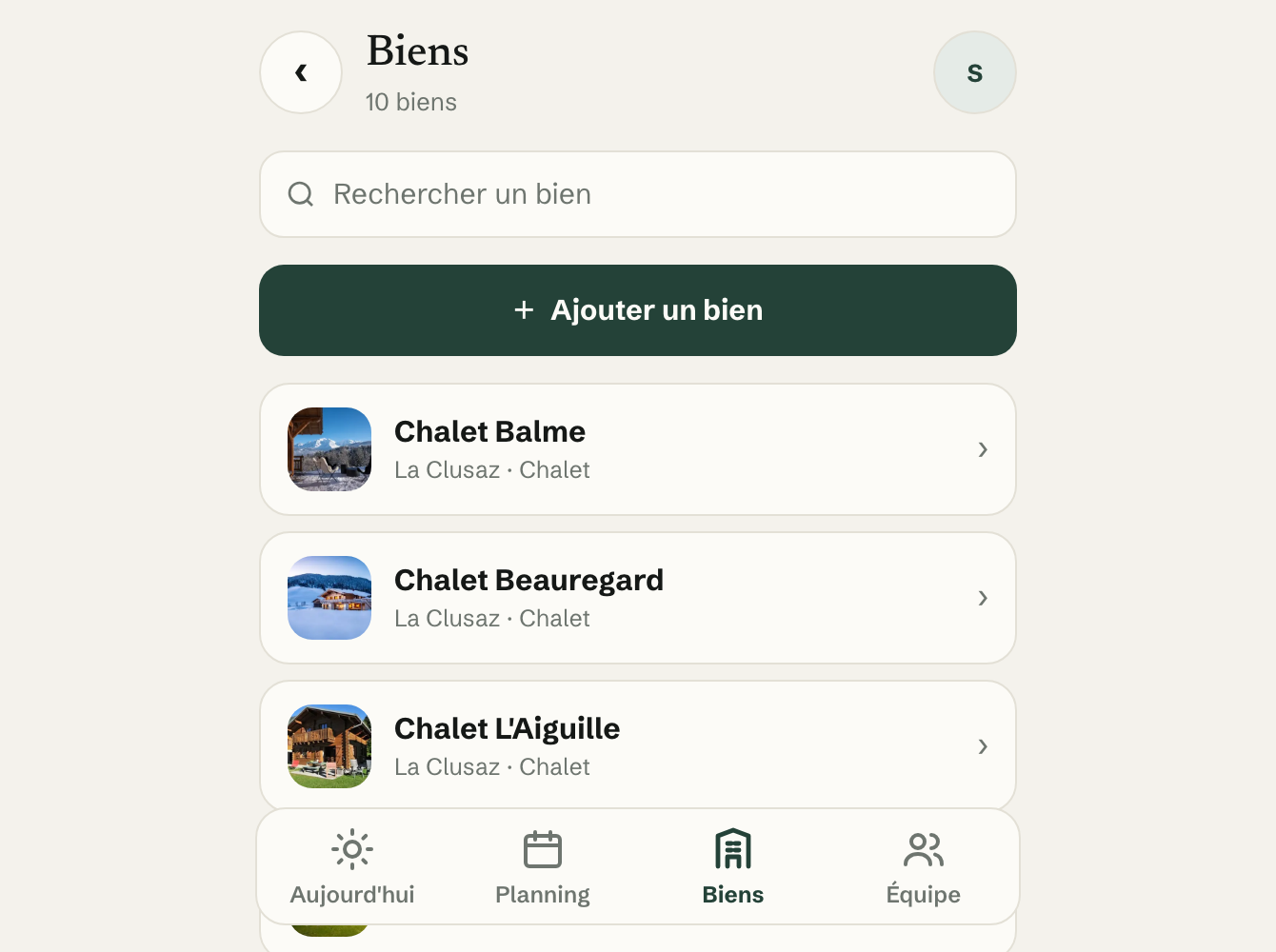 Arrivées du jour, prêtes en tête : un seul logement prêt, le Chalet Beauregard, contrôlé ; puis cinq biens pas encore prêts, dont le Chalet Merle Blanc, à contrôler.